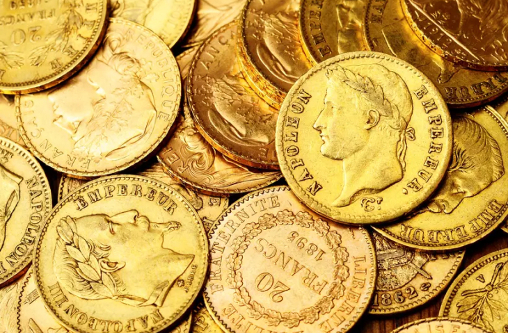 Tresor de pieces dor du XVIIe siecle vendues aux encheres en France pour 1 ME